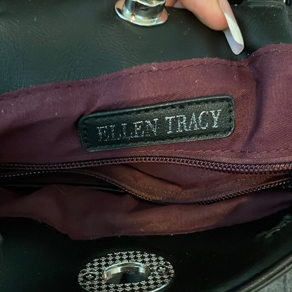 🦋🖤Ellen Tracy Quilted Top Handle Crossbody🖤🦋 - Picture 7 of 9